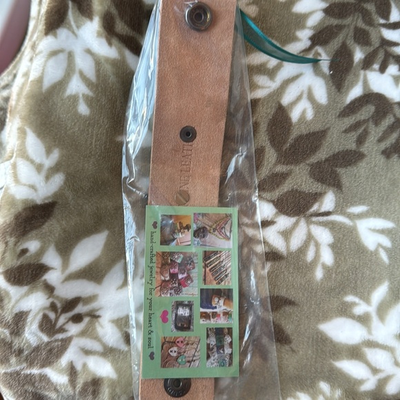 Handmade Leather Cuff Bracelet - Picture 4 of 8